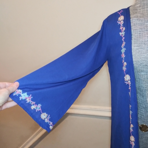 Umgee Royal Blue Pastel Embroidered Knotted Fringe Kimono - Picture 4 of 11